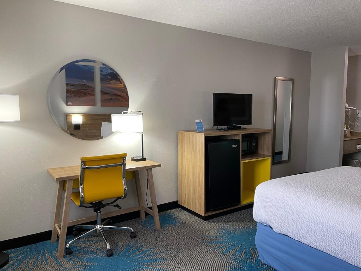 Days Inn By Wyndham Colby Extérieur photo