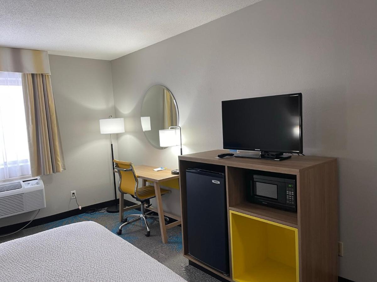 Days Inn By Wyndham Colby Extérieur photo