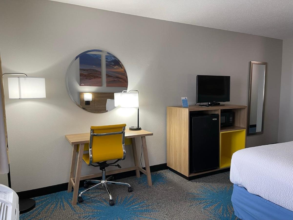 Days Inn By Wyndham Colby Extérieur photo