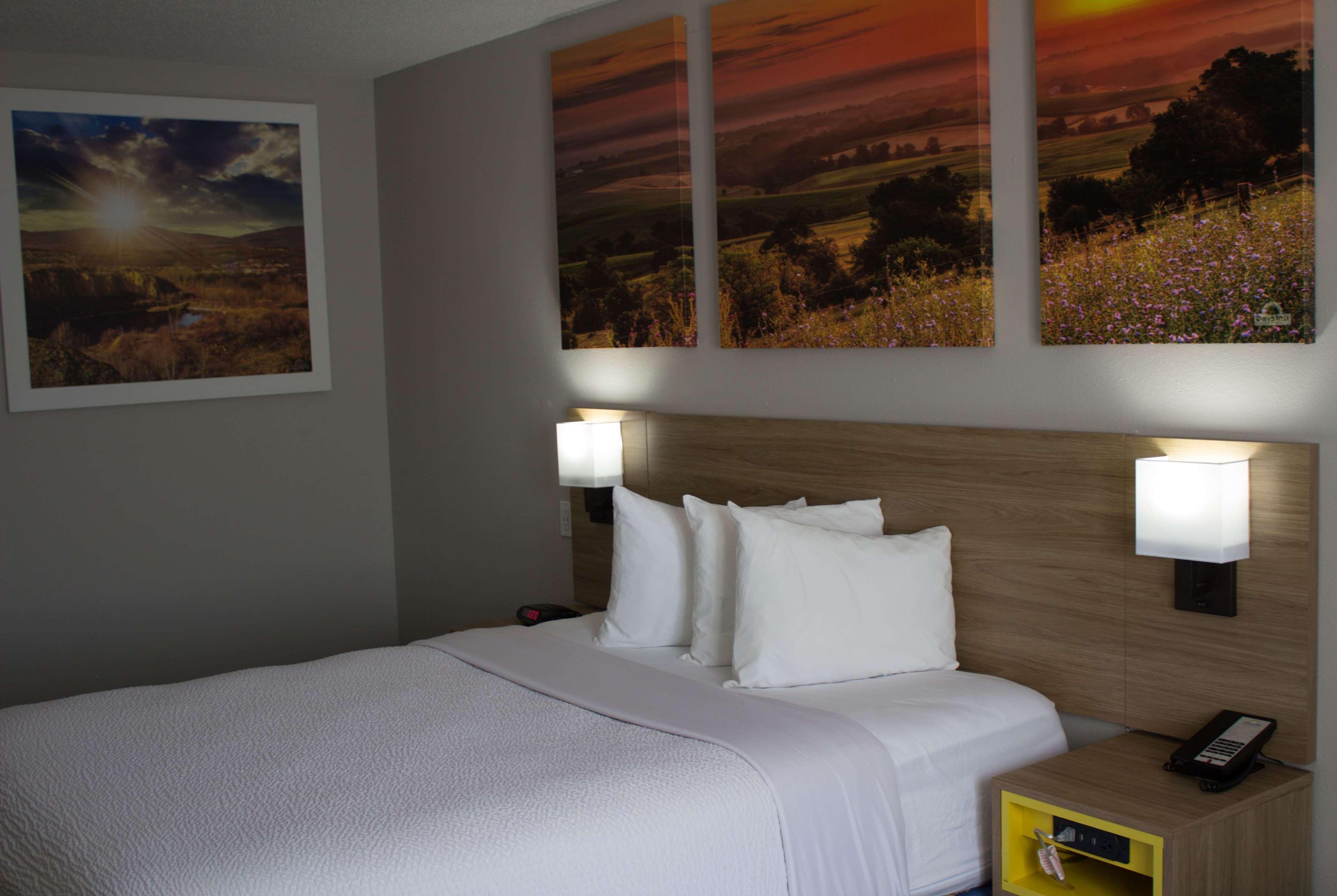 Days Inn By Wyndham Colby Extérieur photo